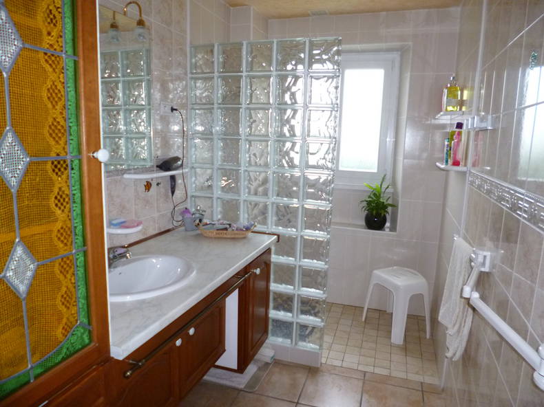 Bed And Breakfast Dirinon 64674-3