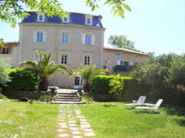 Roomlala | Bed and Breakfast for Rent - Bastide de la Mer