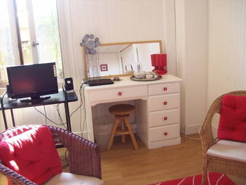 Roomlala | Bed and Breakfast for Rent in Paris 10th arrondissement