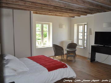 Roomlala | Bed and Breakfast for Rent - Le Clos Aux Roses