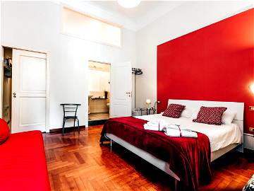 Roomlala | Bed & Breakfast In The Center Of Naples1