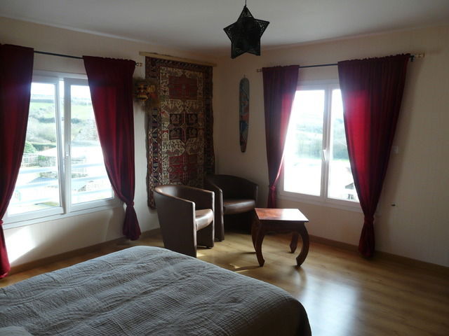 Gastenkamers Surtainville 8400