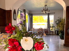 Dormitorio en una casa tradicional francesa