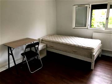 Roomlala | Bedroom In House For 3 Students With Garden 5min From Subway