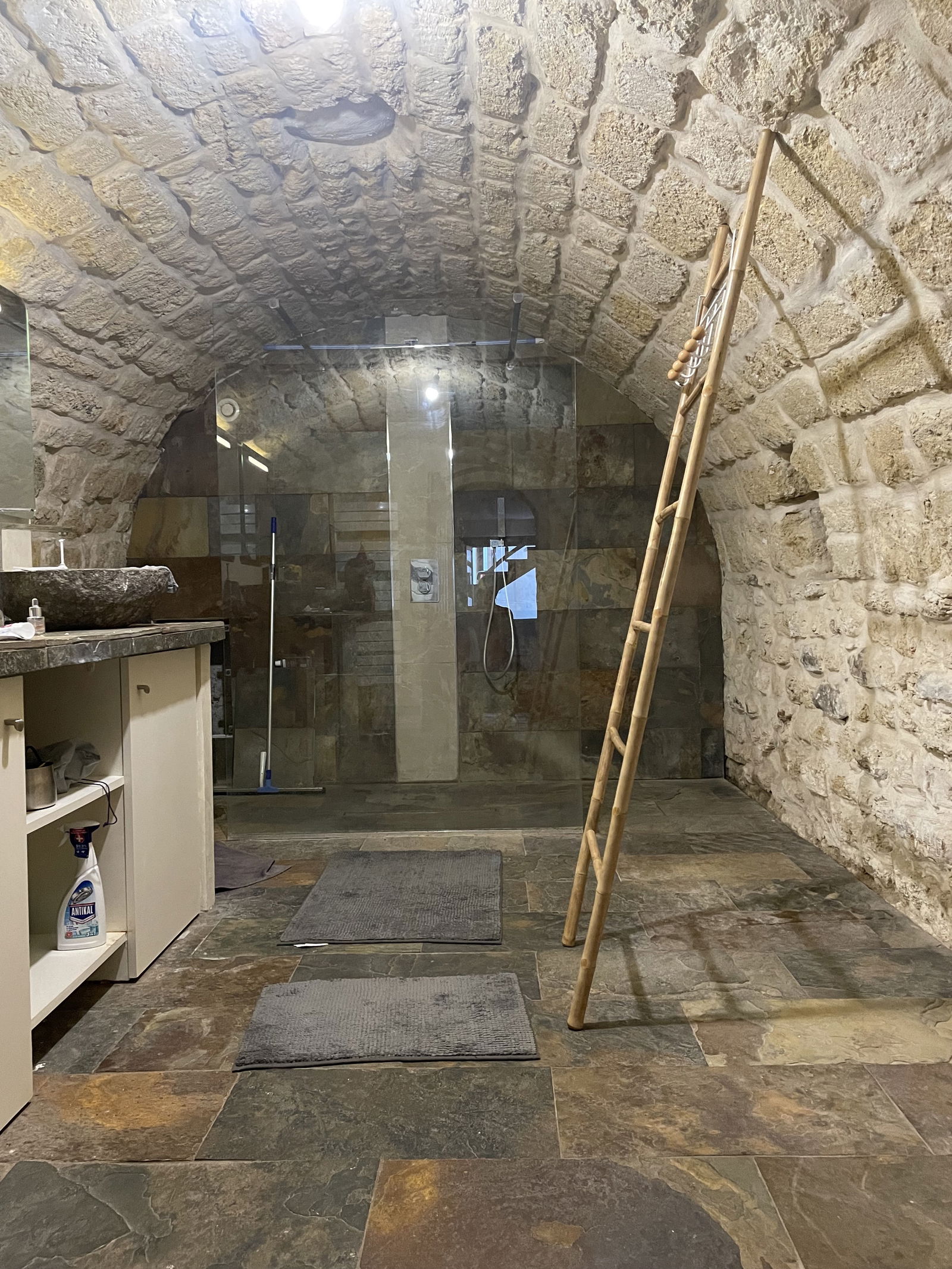 Homestay Jouy-le-Moutier 255568