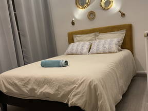 Chambre Avec Grands Espaces De Rangement