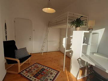 Roomlala | Bedroom With Terrace In A 180 M2 Apartment