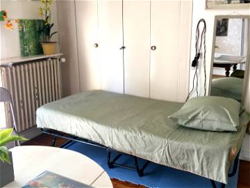 Roomlala | Beigefarbenes Schlafzimmer für Kurzzeitaufenthalte ohne Wochenende für eine Frau