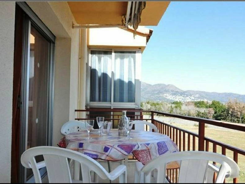 Entire Home Roses 158775-2