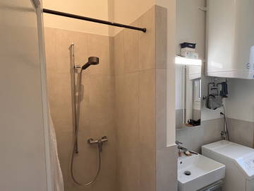 Logement entier à louer à Neuchâtel - photo 4 : salle de bain-4