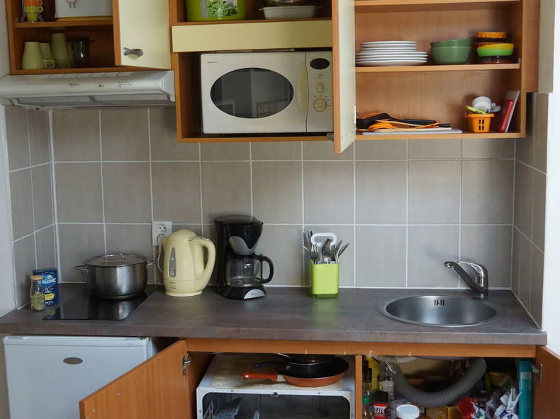 Entire Home Lyon 90207-2