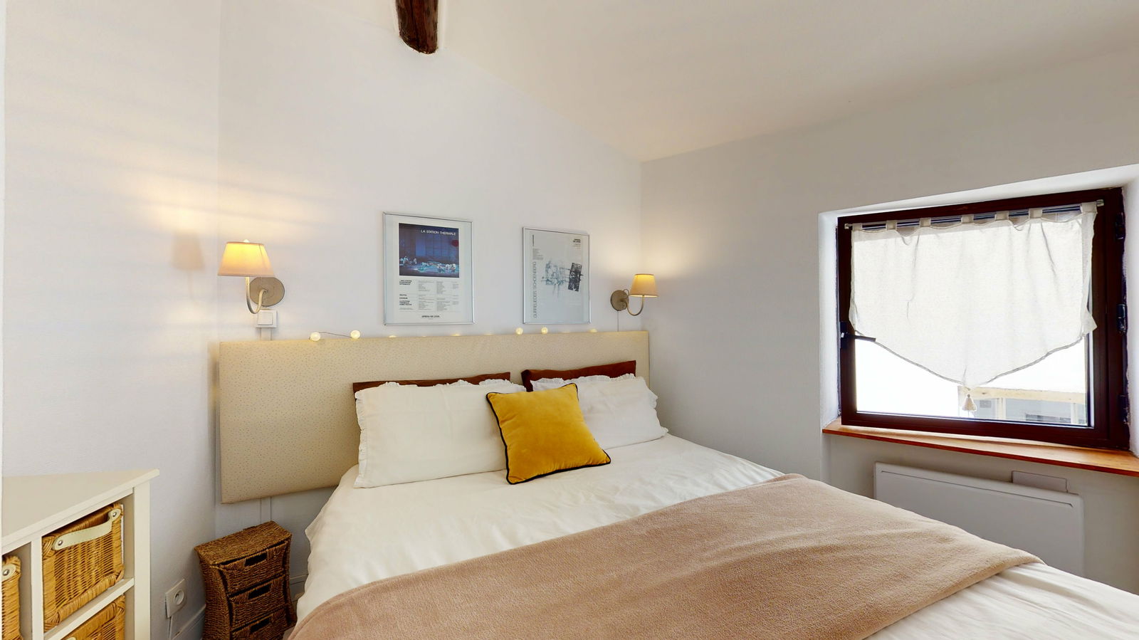 Entire Home Lyon 90207