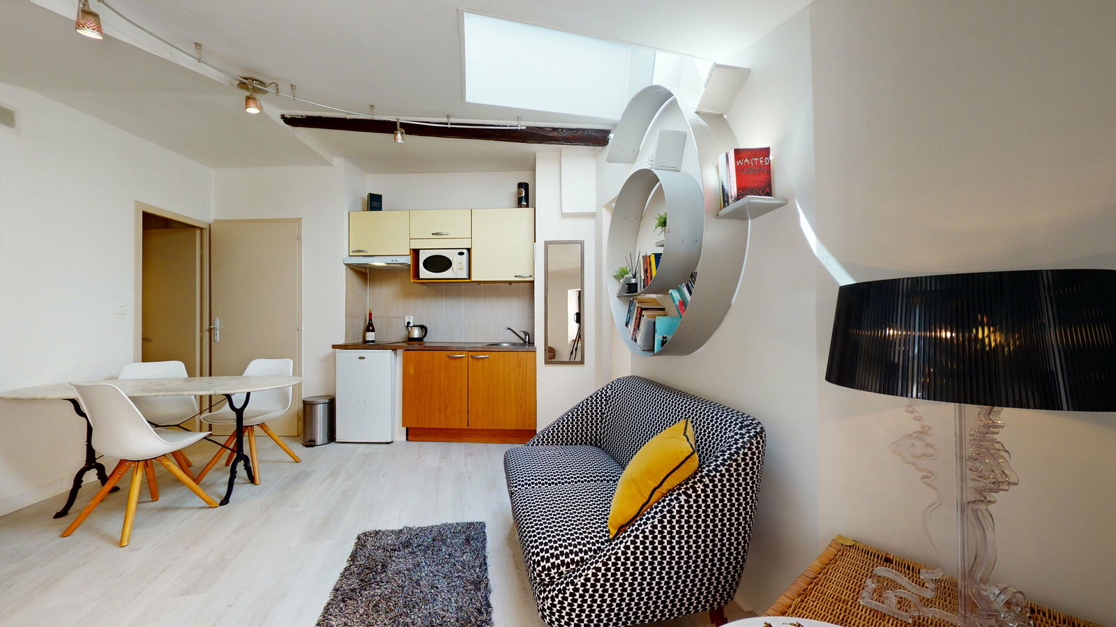 Entire Home Lyon 90207