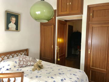 Roomlala | Bella camera da letto e bagno privato per alloggio a Pamplona