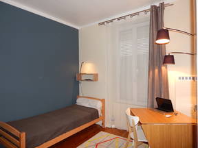 Hermosa habitación independiente en casa de un residente