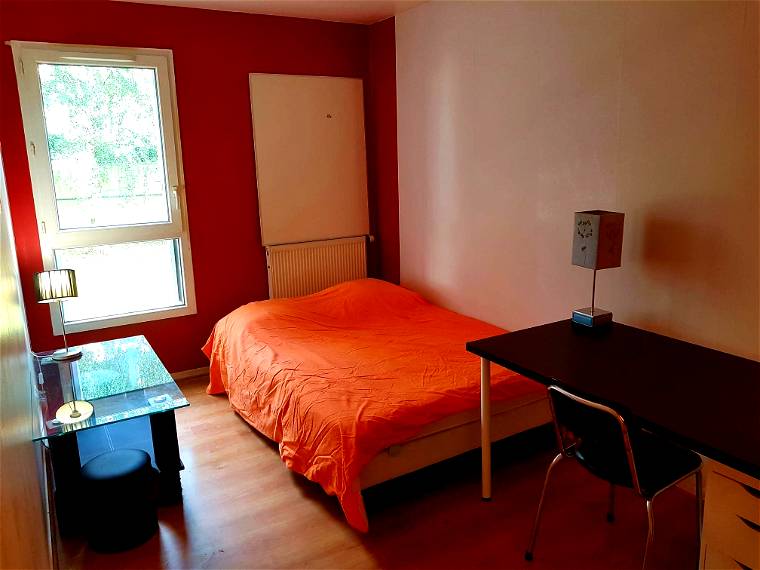 Room In The House Courbevoie 237591-1