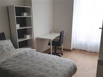 Roomlala | Belle Chambre CLIMATISEE calme Bain/WC privatifs Nice Centre