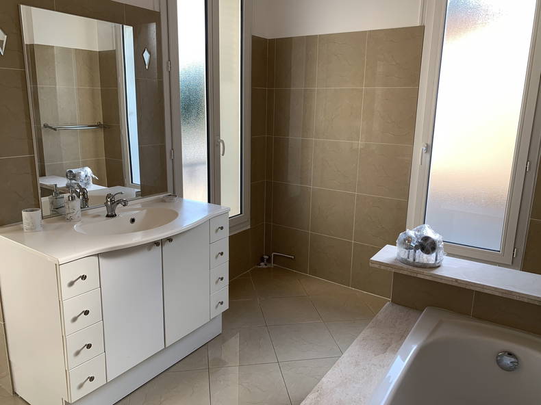 Kolokacja Villeneuve-le-Roi 250173-3