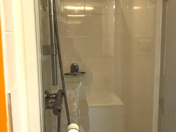 Chambre chez l'habitant à louer à Croix - photo 7 : salle de bain-7