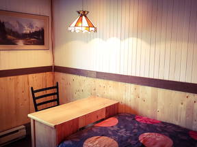 Belle petite chambre chaleureuse en maison à Lévis