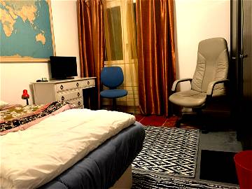 Roomlala | Blue - Near UN Geneva - Double Bedroom - Bus F