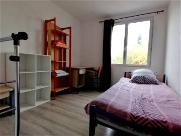 Roomlala | Bonita Habitación Amueblada A 15 Minutos Del Centro De París