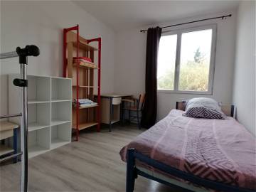 Roomlala | Bonita Habitación Amueblada A 15 Minutos Del Centro De París