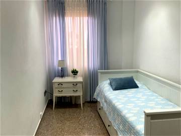 Roomlala | Bonita y luminosa habitación para una chica