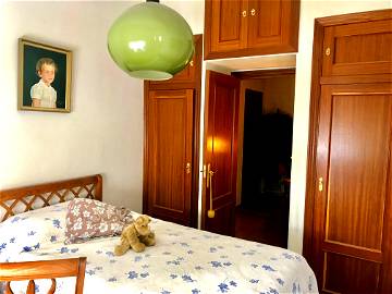 Roomlala | Bonito Dormitorio Y Baño Para Alojamiento En Pamplona