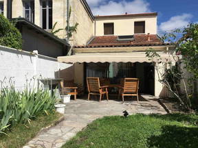 Bordeaux, Haltestelle Tram D Calypso.ch+privates Badezimmer+WC