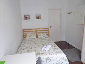 Roomlala | Bright Cosy Room By Metro Station At 10 Min. Drive From Sagr