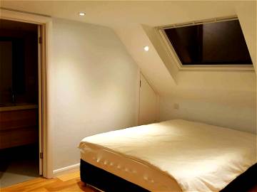 Roomlala | Bright Double Loft Room With Ensuite