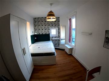 Roomlala | Bright Room In Cozy Roommate #8 Helsinki
