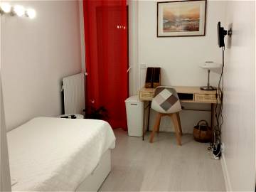Roomlala | Bright Room Of 10 M² Located In A House