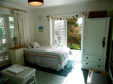 Roomlala | Brighton Double Aspect Seaside Room 
