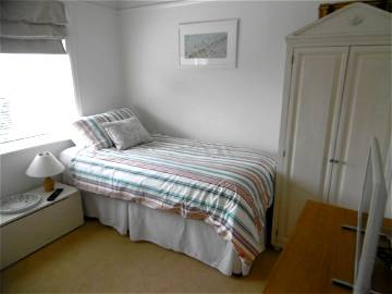 Roomlala | Brighton Sunny, Fresh, Seaside Room