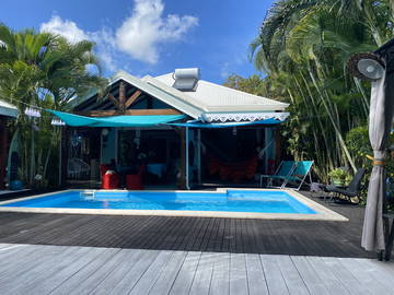 Roomlala | Bungalow mit Pool 500 m vom Strand entfernt