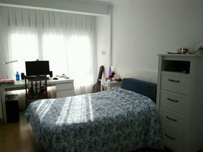 I'm looking for a roommate in Santander.