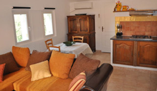 Estudio Independiente La Tour-d'Aigues 30052