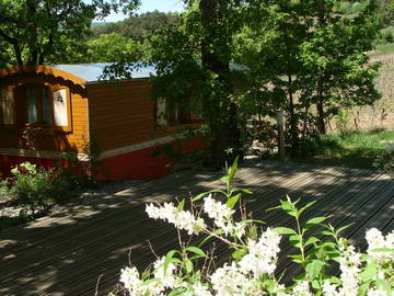 Roomlala | Cabañas Encaramadas, Gypsy Caravan And Spa, En South Aveyron