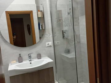 Chambre chez l'habitant à louer à Livorno - photo 15 : salle de bain-15