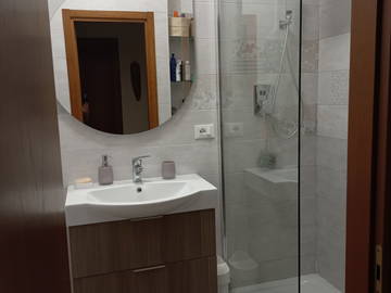 Chambre chez l'habitant à louer à Livorno - photo 8 : salle de bain-8