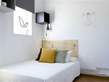 Roomlala | Camera Con Letto Matrimoniale In Mansarda Ristrutturata (RH17-R2)