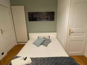 Roomlala | Camera Da Letto In Bianco E Nero