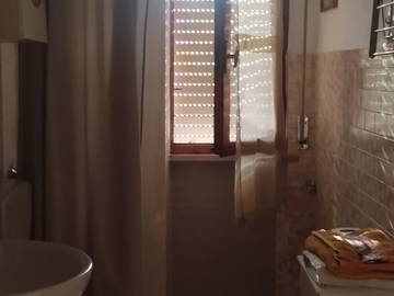 Chambre chez l'habitant à louer à Lucca - photo 7 : salle de bain-7