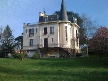 Roomlala | Camera in grande casa a 20 minuti da Parigi