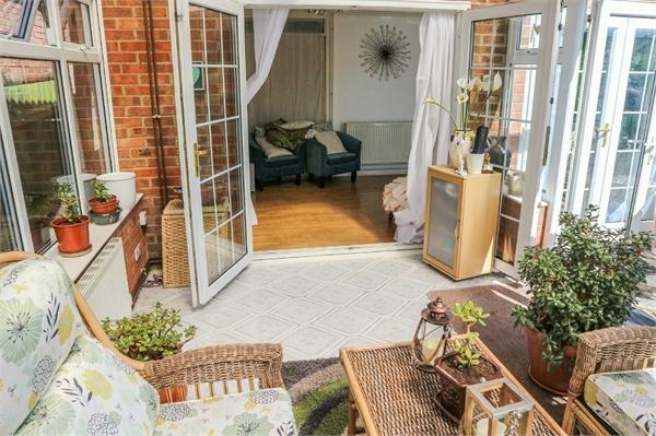 Famiglia NR3 3UA 101851