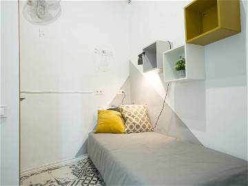 Roomlala | Camera Singola con Bagno Privato e Terrazza (RH19-R2),