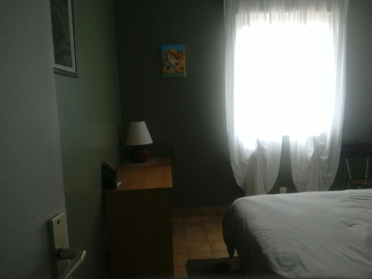 Habitación En Casa Del Anfitrión Saint-Éloy-de-Gy 673709
