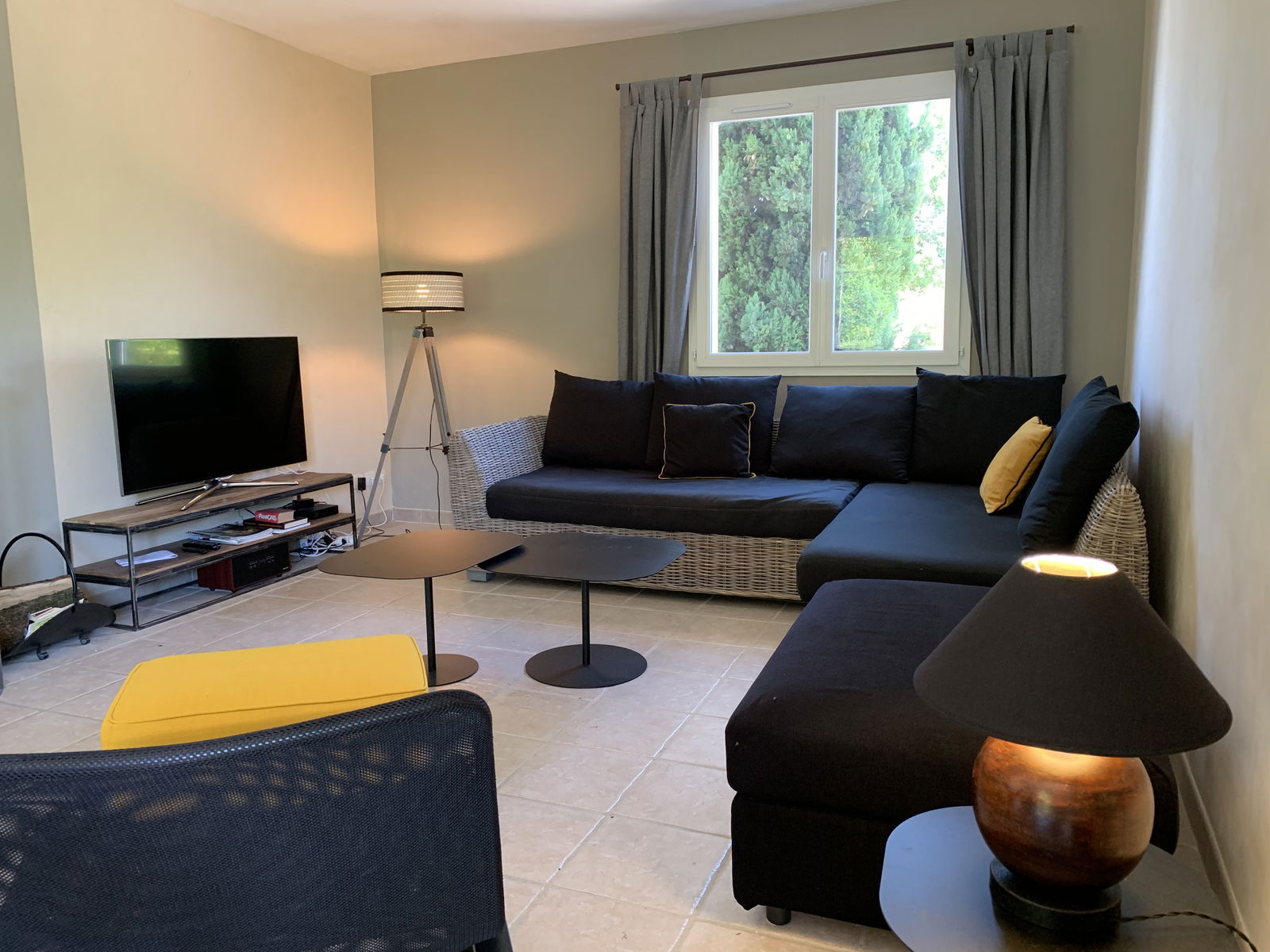 Estudio Independiente Saint-Laurent-des-Arbres 235445